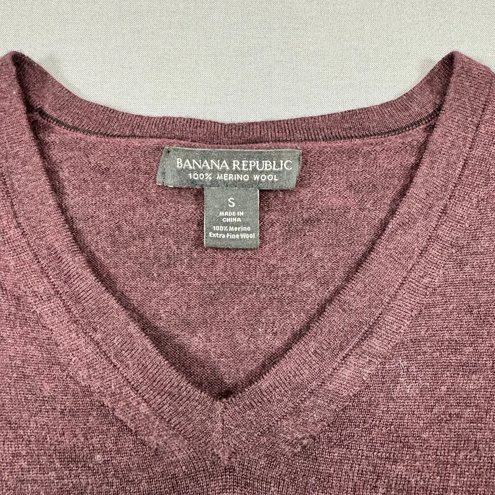 Banana Republic Men's Merino Wool Burgundy V-Neck Pullover Sweater Size S